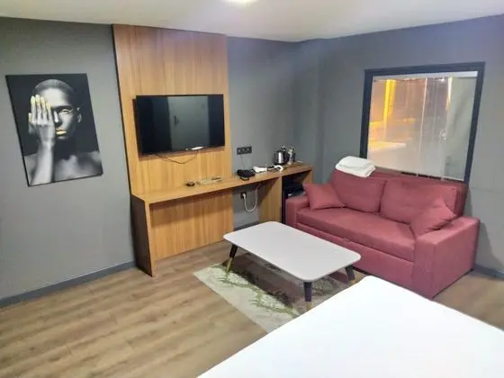 Jakuzili Suite Oda