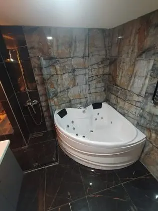 Jakuzili Suite Oda