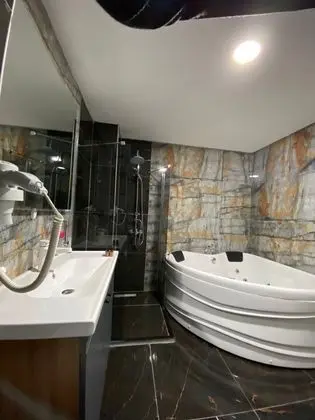 Jakuzili Suite Oda