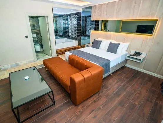 Luxury Oda