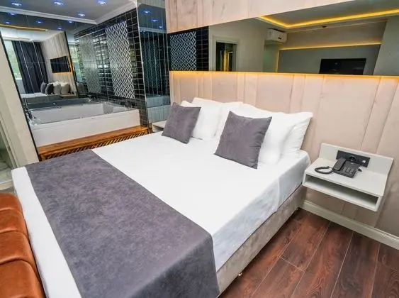 Luxury Oda