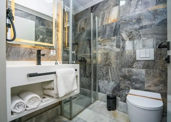 Jacuzzi Deluxe Room