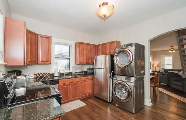 Ev, Birden Çok Yatak, Veranda, Bahçe Manzaralı (216 W. Myrtle St.)