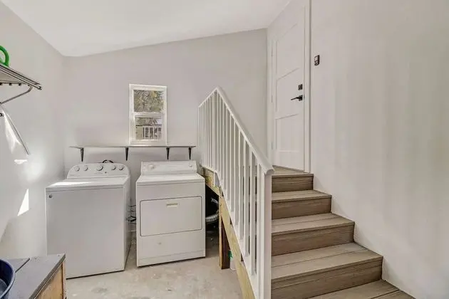 Ev (218 Ohio Ave)
