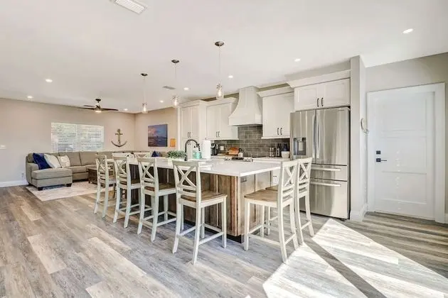 Ev (218 Ohio Ave)