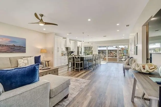 Ev (218 Ohio Ave)