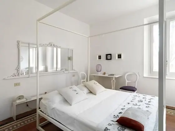 Design Tek Büyük Yataklı Oda, Bahçe Manzaralı