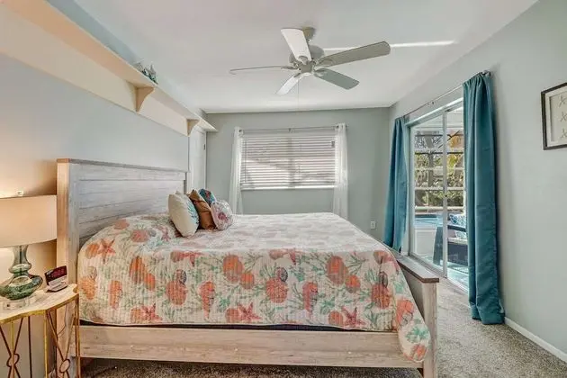 Ev (220 Albatross St)