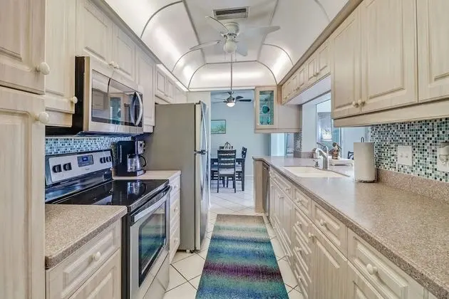 Ev (220 Albatross St)