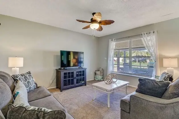 Ev (220 Albatross St)