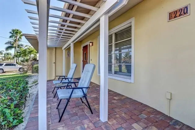Ev (220 Albatross St)