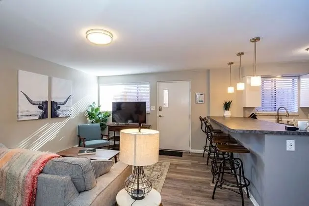 Daire, 1 Büyük (Queen) Boy Yatak ve Çekyat, Veranda, Bahçe Manzaralı (220 Peterson St. (Unit 2))