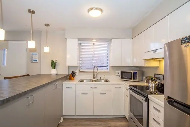 Daire, 1 Büyük (Queen) Boy Yatak ve Çekyat, Veranda, Bahçe Manzaralı (220 Peterson St. (Unit 2))