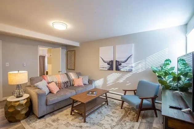Daire, 1 Büyük (Queen) Boy Yatak ve Çekyat, Veranda, Bahçe Manzaralı (220 Peterson St. (Unit 2))