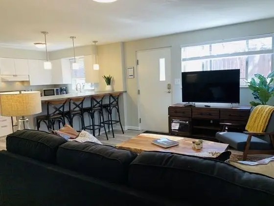 Daire, 1 Büyük (Queen) Boy Yatak ve Çekyat, Veranda, Bahçe Manzaralı (220 Peterson St. (Unit 3))
