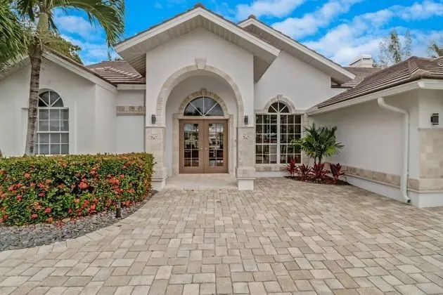 Ev (2203 Cape Coral Pkwy W)