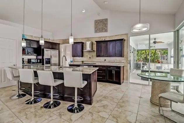 Ev (2203 Cape Coral Pkwy W)