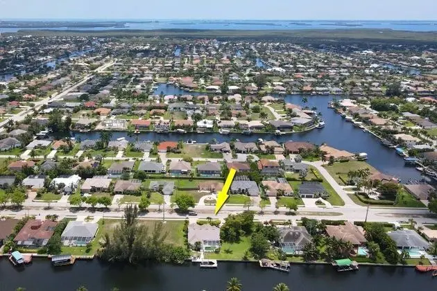Ev (2203 Cape Coral Pkwy W)