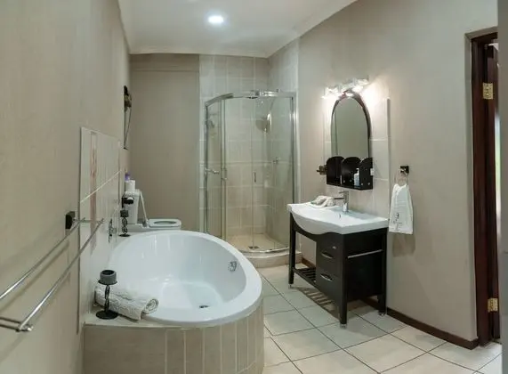 Deluxe King Suites