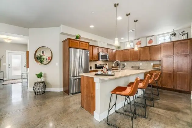 Ev, Birden Çok Yatak, Veranda, Bahçe Manzaralı (239 Urban Prairie St.)