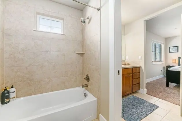 Ev, Birden Çok Yatak, Veranda, Bahçe Manzaralı (239 Urban Prairie St.)