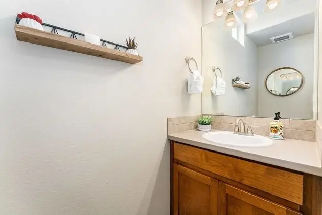 Ev, Birden Çok Yatak, Veranda, Bahçe Manzaralı (239 Urban Prairie St.)