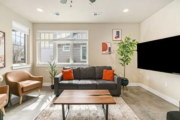 Ev, Birden Çok Yatak, Veranda, Bahçe Manzaralı (239 Urban Prairie St.)