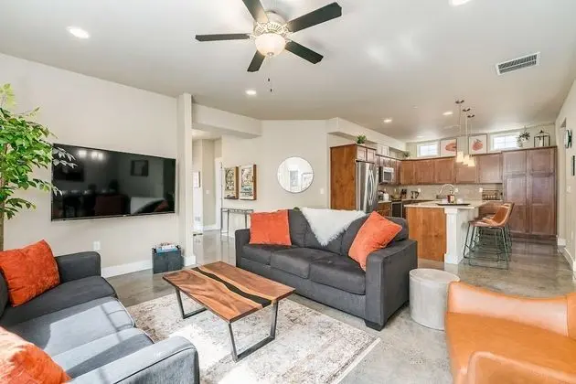 Ev, Birden Çok Yatak, Veranda, Bahçe Manzaralı (239 Urban Prairie St.)