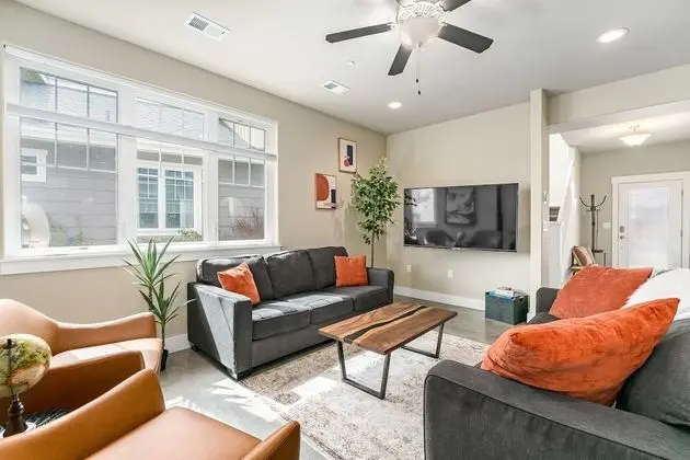 Ev, Birden Çok Yatak, Veranda, Bahçe Manzaralı (239 Urban Prairie St.)