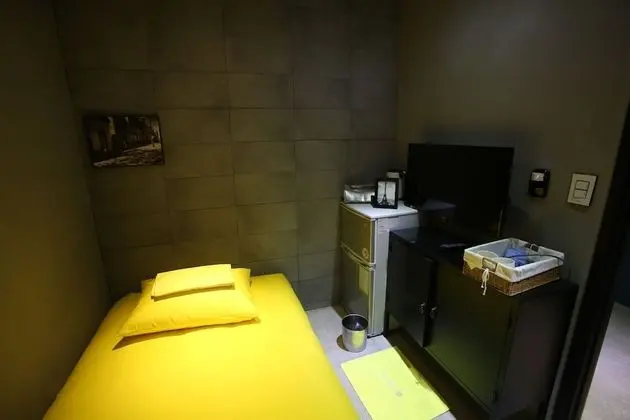 Tek Kişilik Oda, Ortak Banyo (No window)