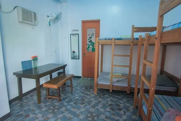 Oda, Sigara İçilmez (Backpacker for 4)