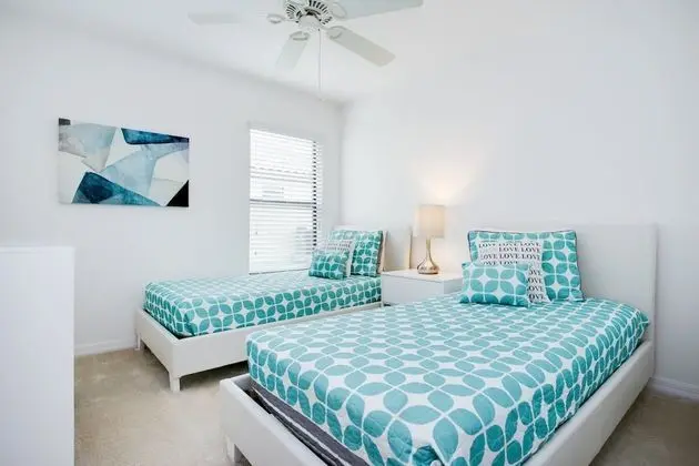 Villa (2569ROSEMONT)
