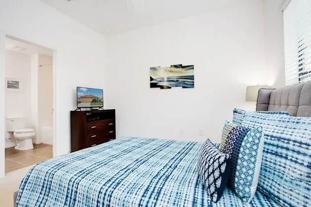 Villa (2569ROSEMONT)