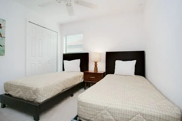 Villa (2569ROSEMONT)