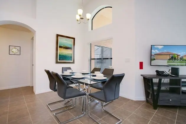 Villa (2569ROSEMONT)