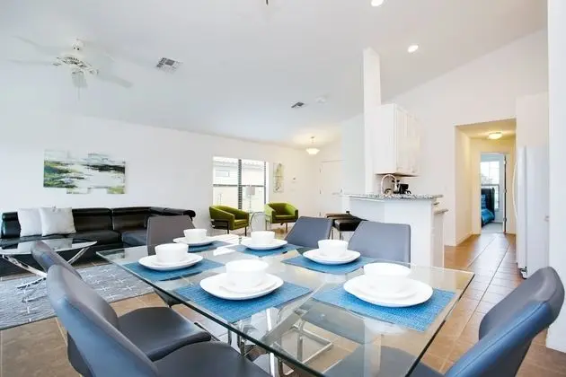 Villa (2569ROSEMONT)