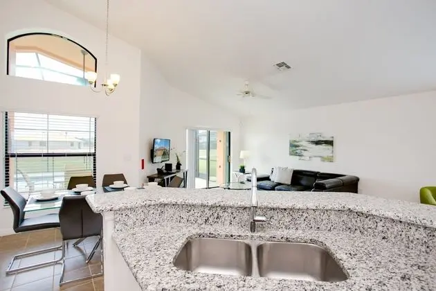 Villa (2569ROSEMONT)