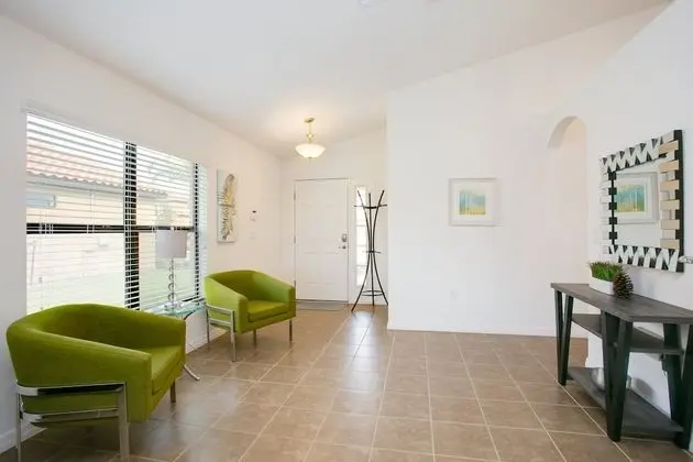 Villa (2569ROSEMONT)