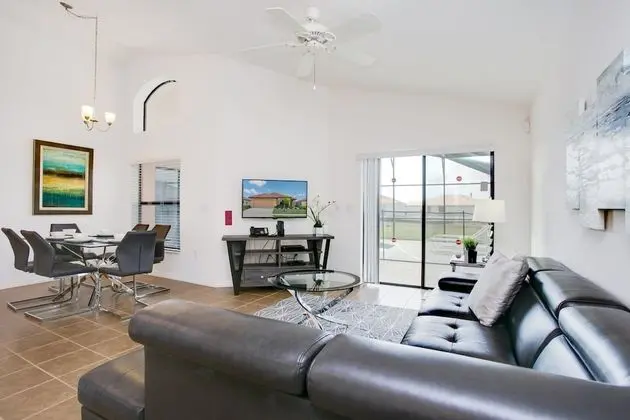 Villa (2569ROSEMONT)