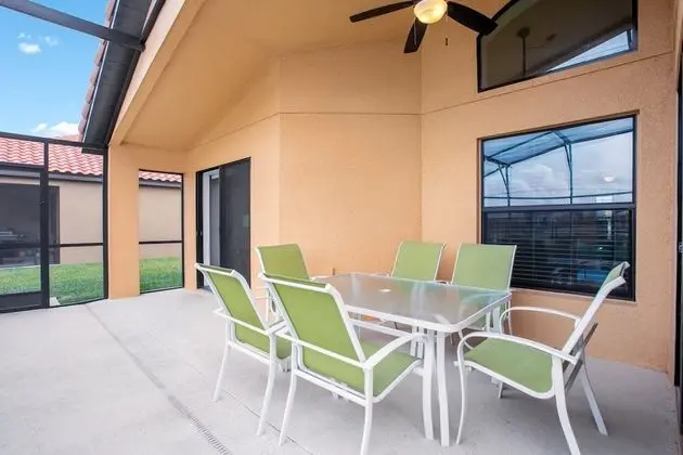 Villa (2569ROSEMONT)