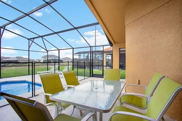Villa (2569ROSEMONT)