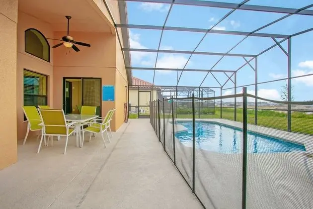 Villa (2569ROSEMONT)