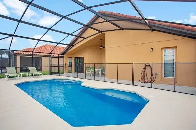 Villa (2569ROSEMONT)