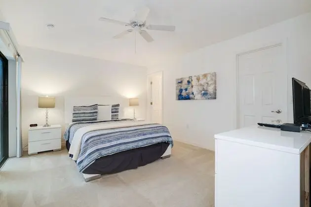 Villa (2570ROSEMONT)