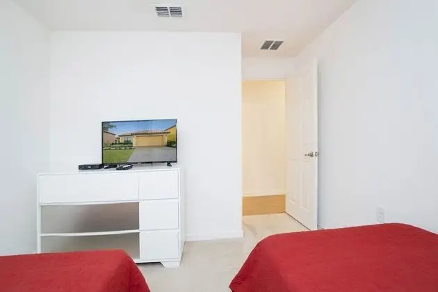 Villa (2570ROSEMONT)