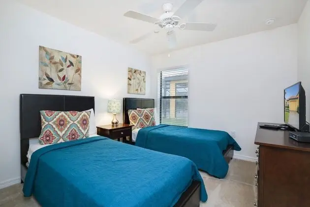 Villa (2570ROSEMONT)