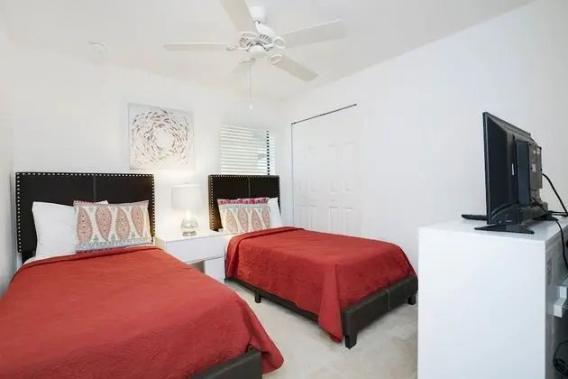 Villa (2570ROSEMONT)