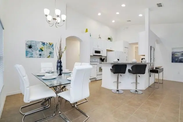 Villa (2570ROSEMONT)