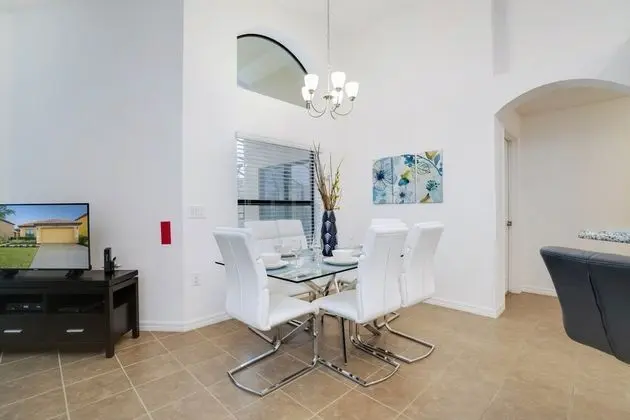 Villa (2570ROSEMONT)