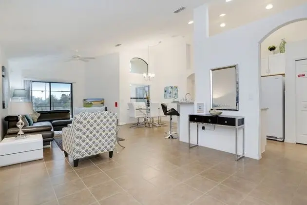 Villa (2570ROSEMONT)